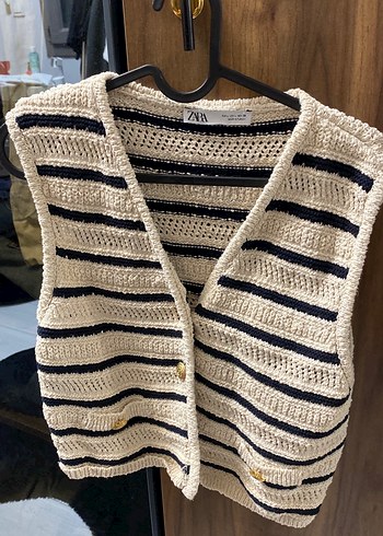 Bej Çizgili Kadın Kolsuz Triko Hırka - Görsel 2