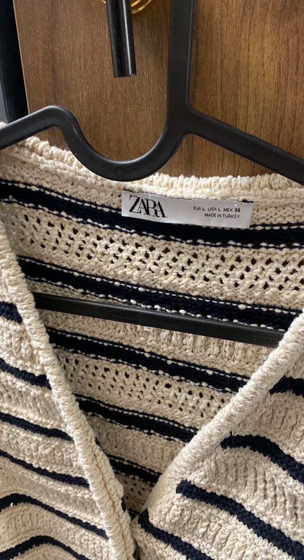 Bej Çizgili Kadın Kolsuz Triko Hırka - Görsel 3