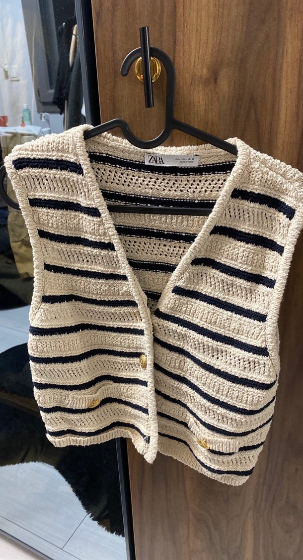 Bej Çizgili Kadın Kolsuz Triko Hırka - Görsel 2