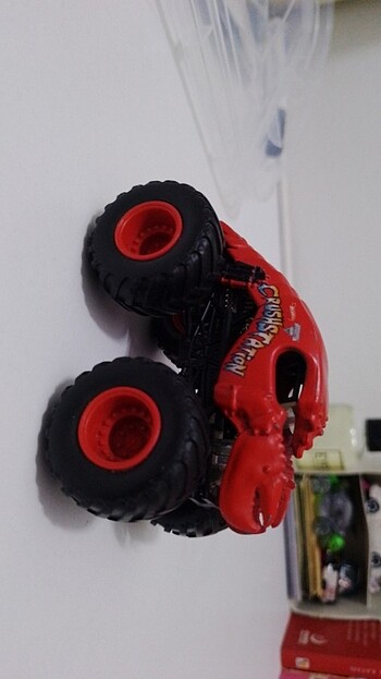 Monster tracks araba