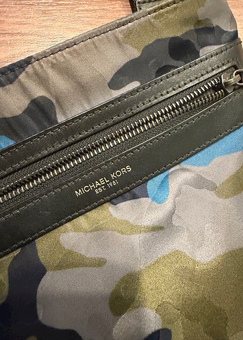 Michael Kors Kamuflaj Desenli Kadın Çapraz Çanta - Görsel 6