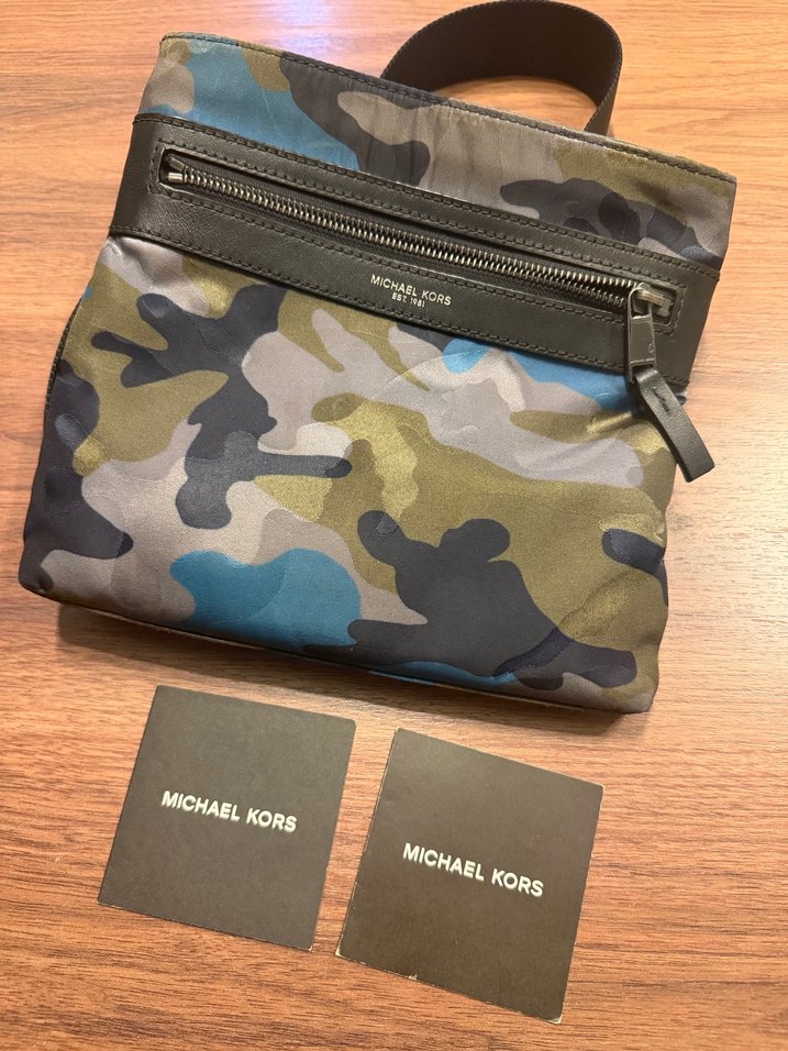 Michael Kors Kamuflaj Desenli Kadın Çapraz Çanta - Görsel 3
