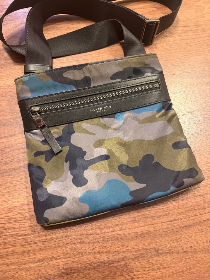 Michael Kors Kamuflaj Desenli Kadın Çapraz Çanta - Görsel 2