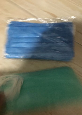 Mavi ve Yeşil Tek Kullanımlık Yüz Maskeleri - Görsel 2