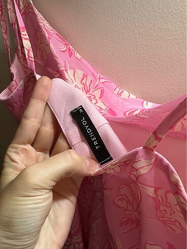 Pembe Elbise - Görsel 4