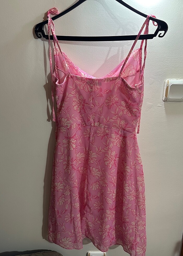 Pembe Elbise - Görsel 3