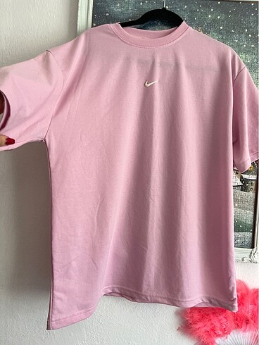 Kadın pembe tshirt