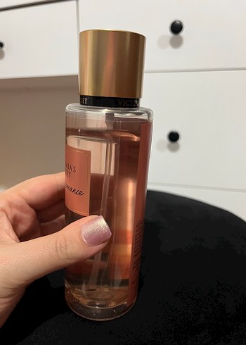 Victoria's Secret Amber Romance Kadın Parfümü - Görsel 4