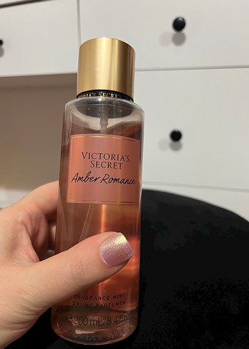 Victoria's Secret Amber Romance Kadın Parfümü - Görsel 3
