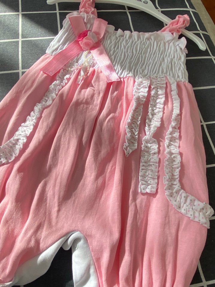 Pembe Nakışlı Fırfırlı Bebek Kız Tulum - Görsel 2