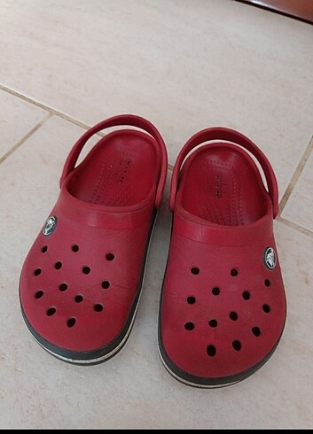 28 Beden kırmızı Renk Crocs