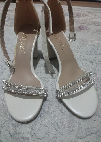 Beyaz Tokalı Blok Topuklu Kadın Abiye Ayakkabı - Görsel 2