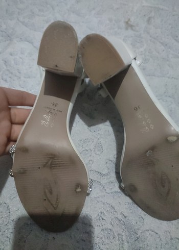 Beyaz Tokalı Blok Topuklu Kadın Abiye Ayakkabı - Görsel 4