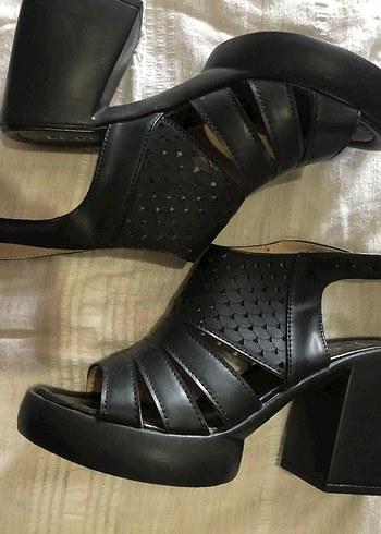37 Beden siyah Renk Kadın Siyah Gotik Dolgu Topuk Sandalet