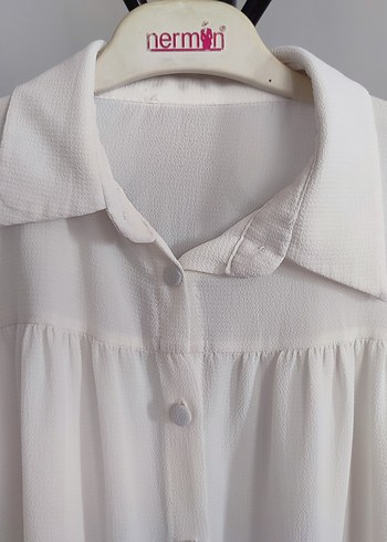 Düğmeli beyaz gömlek - Görsel 3