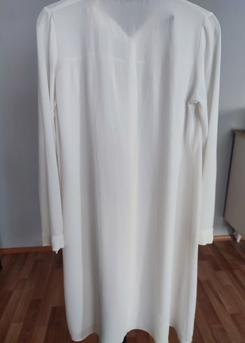 Düğmeli beyaz gömlek - Görsel 4