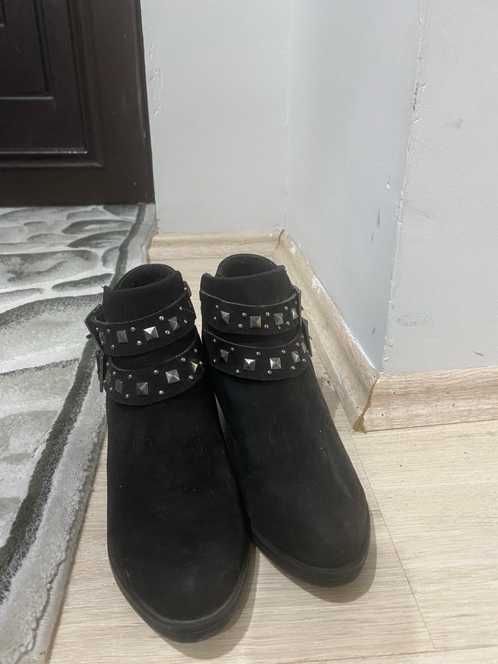 Siyah Süet Kemerli Topuklu Bot - Görsel 2