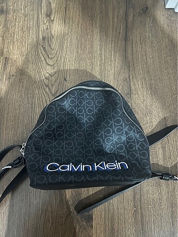 CALVIN KLEIN MİNİ SIRT ÇANTASI
