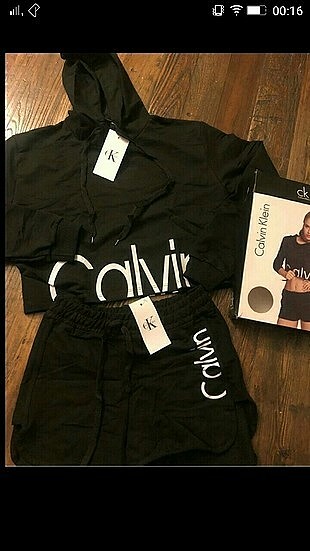 Calvin Klein sweatshirt - şort takımı