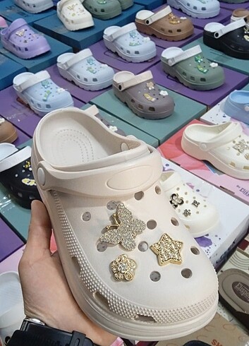 Aksesuarlı terlik crocs muadili 