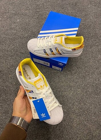 Adidas superstar spor ayakkabı 