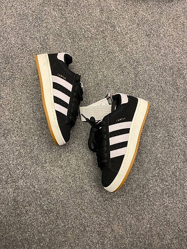 Adidas campus