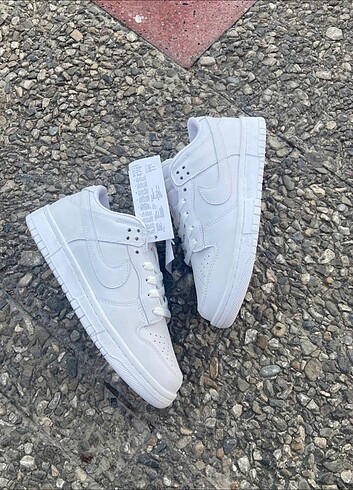 Nike dunk triple white 