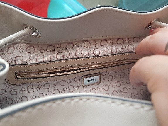 Guess tek kelime ile efsane bir çantadır