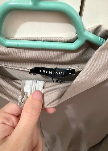 Bej Dik Yaka Fermuarlı Kadın bodysuit - Görsel 2