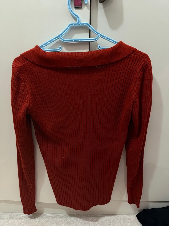 Kırmızı V Yaka İnce Triko Kadın Kazak - Görsel 2