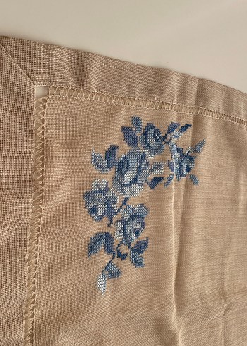 Kanaviçe işlenmiş tanır artı sekiz adet peçete takımı - Görsel 4