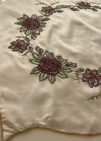 Kurdela nakışlı kenarları boncuklu iğneoyası Osmanlı ipeği kumaş - Görsel 2