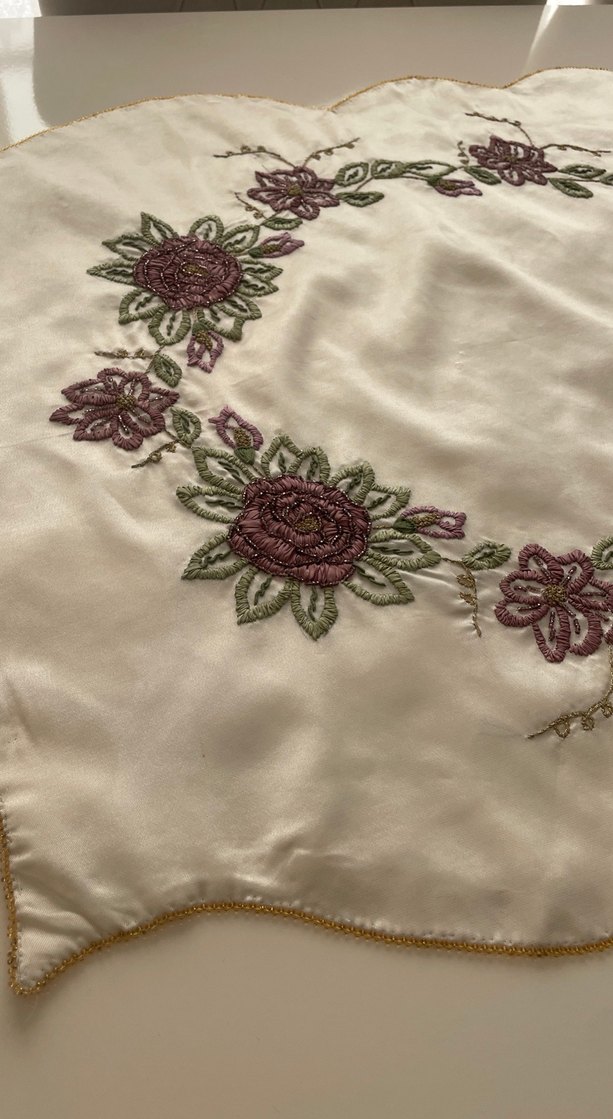 Kurdela nakışlı kenarları boncuklu iğneoyası Osmanlı ipeği kumaş - Görsel 2