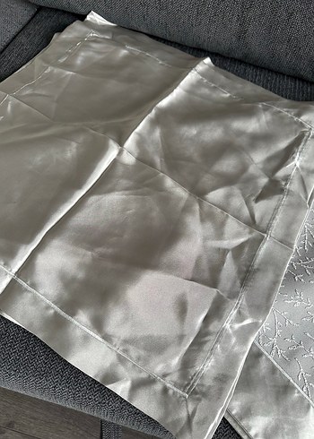 Gri Saten Masa Örtüsü - Görsel 3