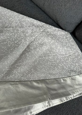 Gri Saten Masa Örtüsü - Görsel 2