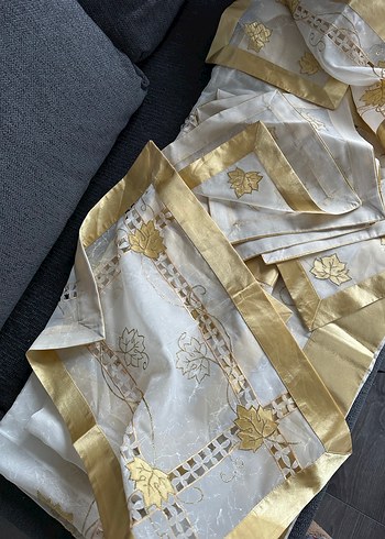 İşlemeli Beyaz Parlak Masa Örtüsü - Görsel 7