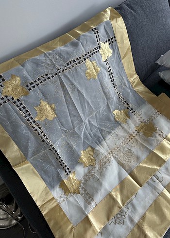 İşlemeli Beyaz Parlak Masa Örtüsü - Görsel 4