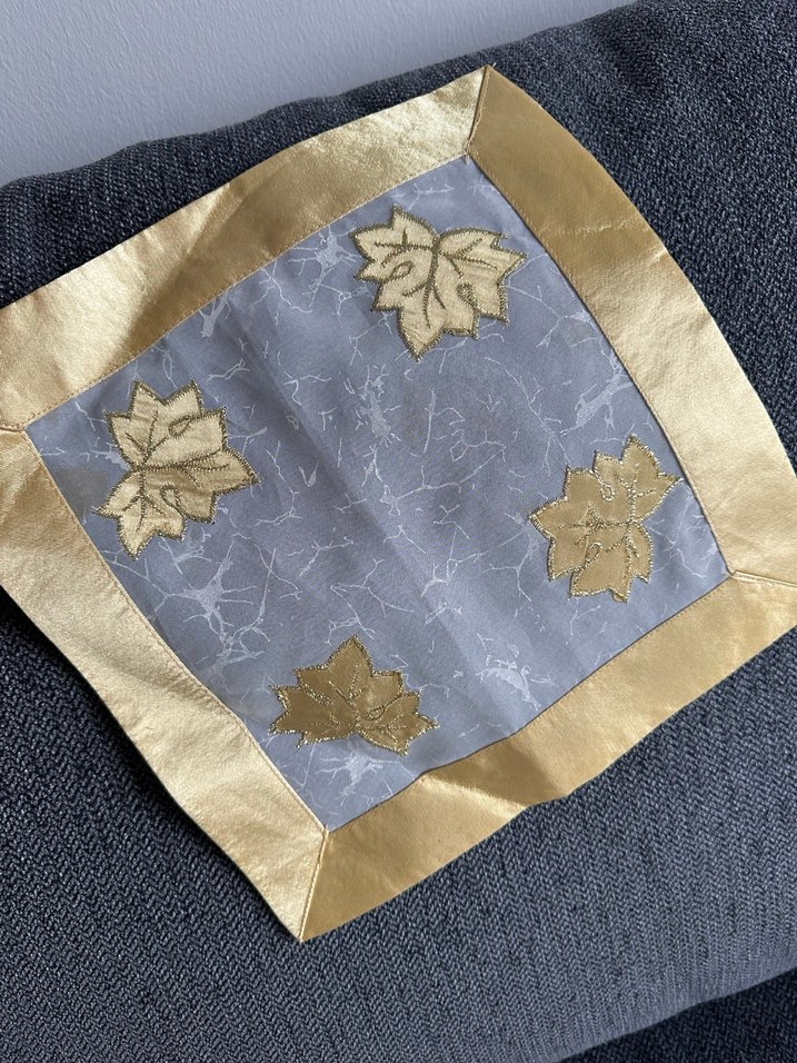 İşlemeli Beyaz Parlak Masa Örtüsü - Görsel 5