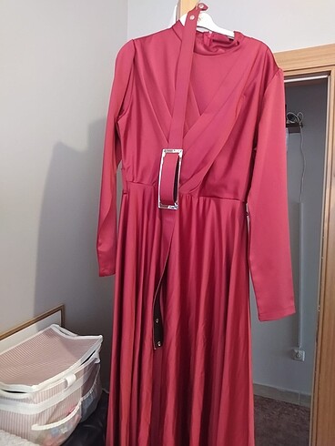 Bordo kemerli abiye