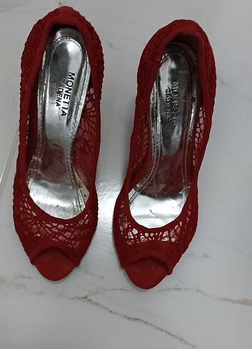 Dantelli kırmızı ayakkabı