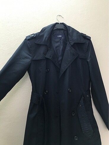 LC Waikiki Trenchoat