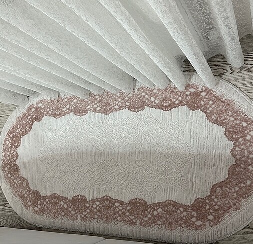 Oval küçük halı pudra kenar desenli
