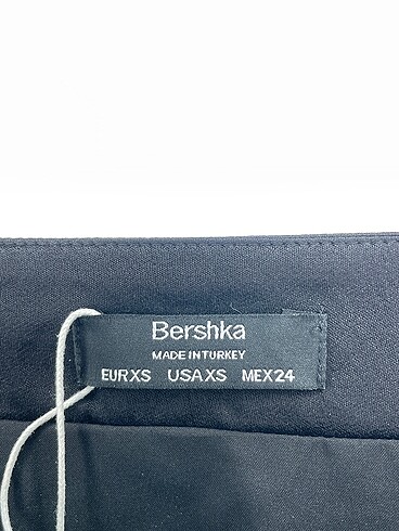 s Beden siyah Renk Bershka Mini Etek %70 İndirimli.