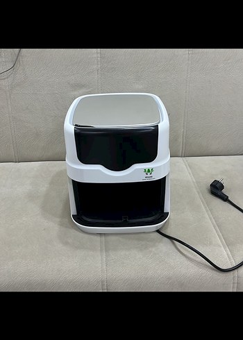 Beyaz ve Gri Elektrikli airfryer