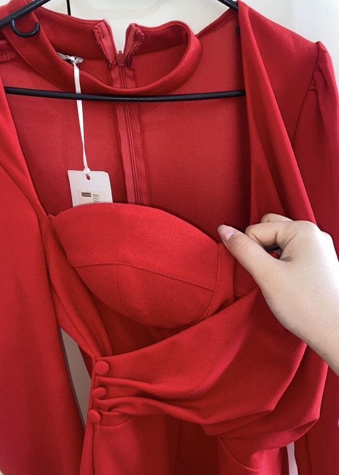 Kırmızı elbise - Görsel 2