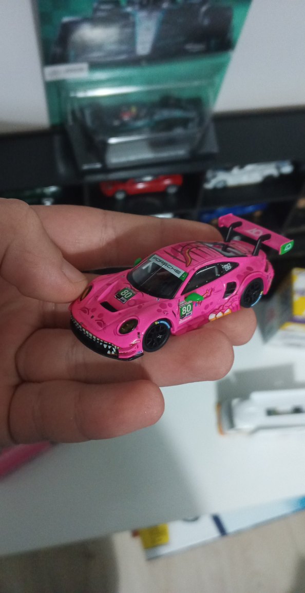 Mini GT roxy - Görsel 2