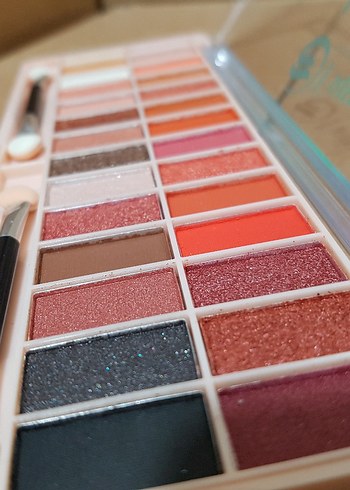 Beden Chestnut Eyes Çok Renkli Far Paleti 28