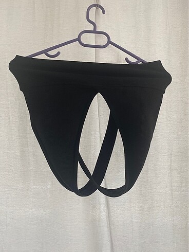 sirt ve gogus dekolteli crop