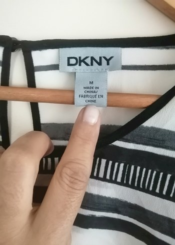 DKNY Gri baskılı kısa kollu kadın bluz