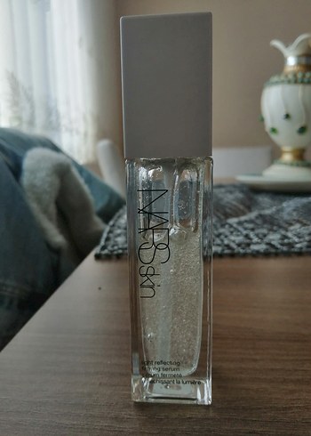 Beden NARS Işıltı Veren Sıkılaştırıcı Serum